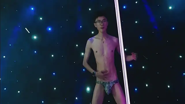 Show modela coke-888 na web-kameri