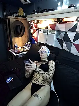 LunikaCorpse666's Webcam Show