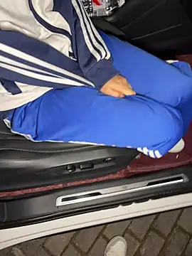MissY_9: διαδικτυακό σόου στην κάμερα