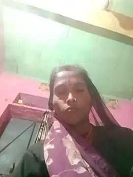 Chat +18 de Rinee_suwanee ao vivo