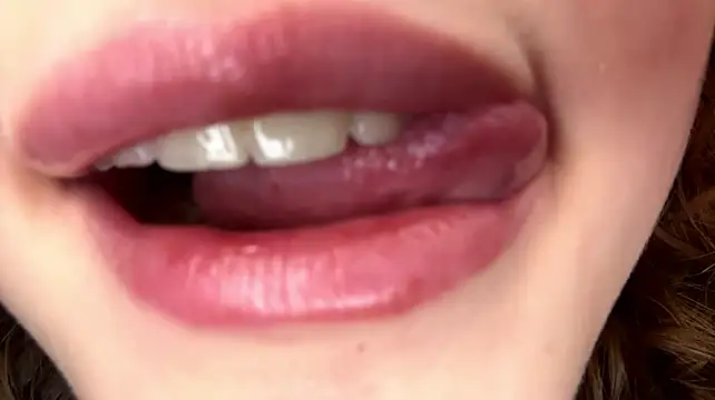 VivianLadyn Webbikameraesitys