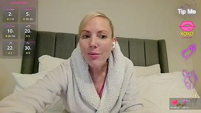Chloe-Cherry: διαδικτυακό σόου στην κάμερα