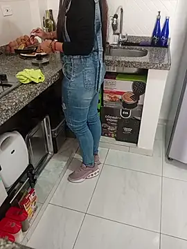 Show modela Elcontadorysusecretaria na web-kameri