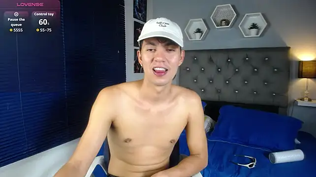 Show modela xxx_thesupercum_ na web-kameri