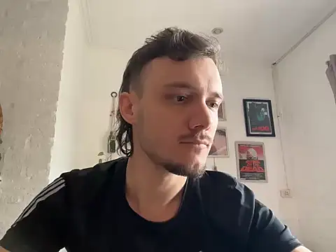 BoyWithToys1: διαδικτυακό σόου στην κάμερα