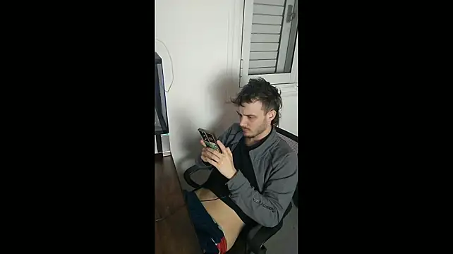 BoyWithToys1n Webbikameraesitys