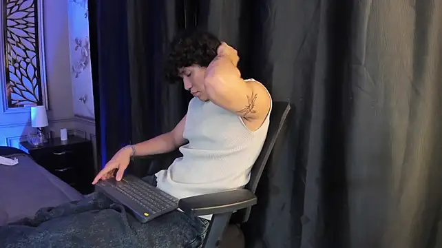 adrian_black86306 Webcam show