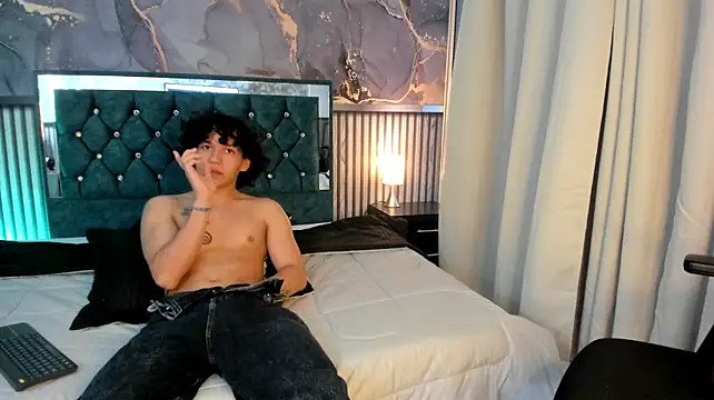 adrian_black86306 Webcam Show