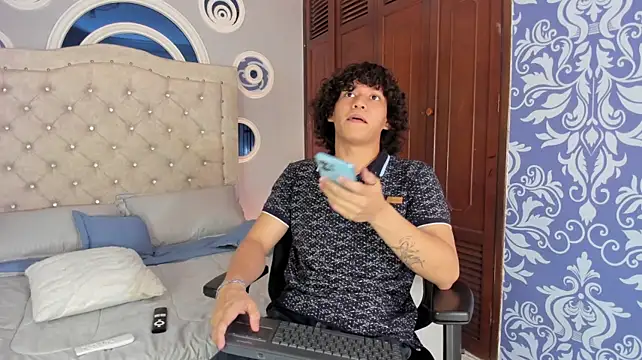 adrian_black86306n Webbikameraesitys