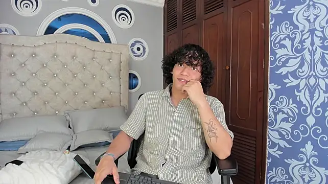 adrian_black86306 Webcam-Show