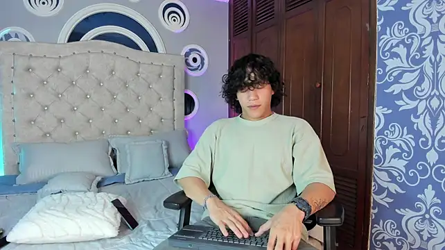 adrian_black86306 webkamerás műsora