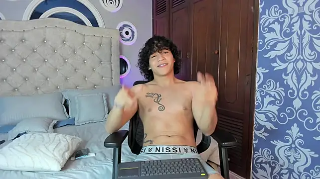 adrian_black86306 Webcam Show