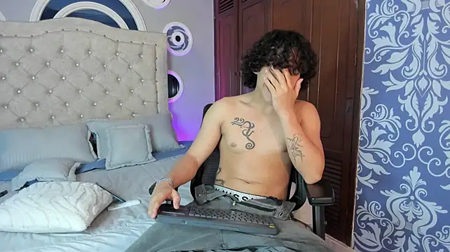 Pokazy przed kamerką – adrian_black86306