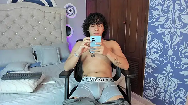adrian_black86306n Webbikameraesitys