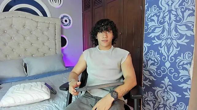 adrian_black86306: вебкам-шоу