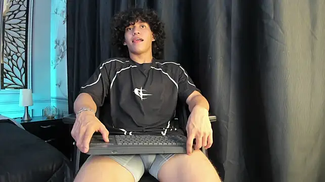 Show de adrian_black86306 na webcam