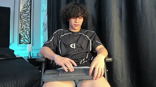 adrian_black86306 웹캠 쇼