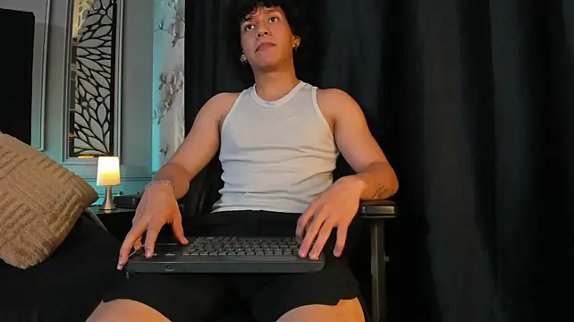 Pokazy przed kamerką – adrian_black86306