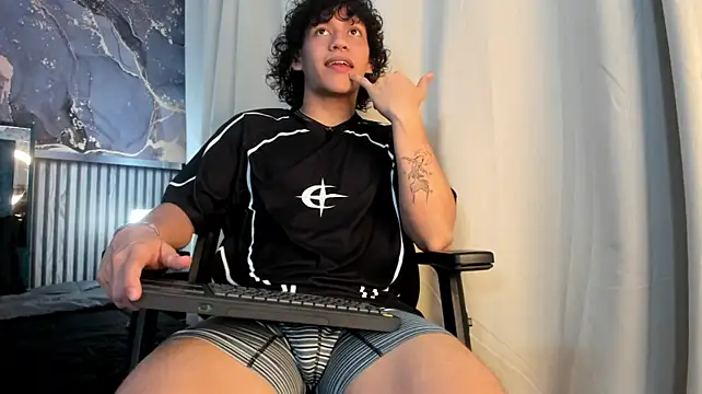 adrian_black86306 Шоу с уебкамера