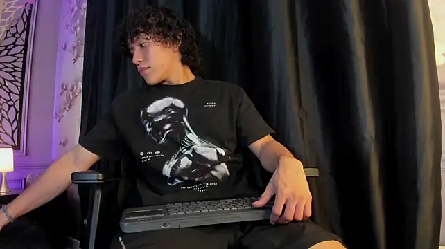 adrian_black86306 Webcam Show