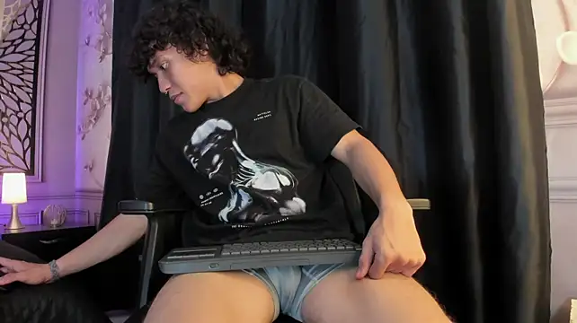 הופעת וובקאם של adrian_black86306