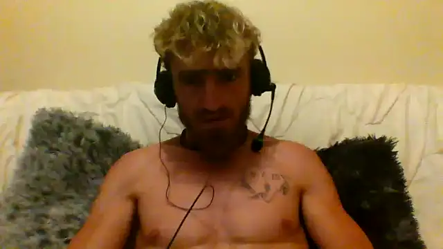 stich_wants_babmi webcam show