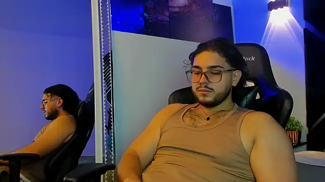 Show modela Enzo_bossJS na web-kameri