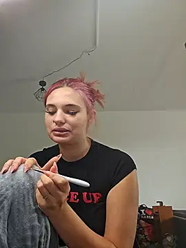 MaddieBaddieeeのライブXXXチャット