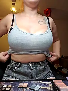 Show de MaddieBaddieee na webcam