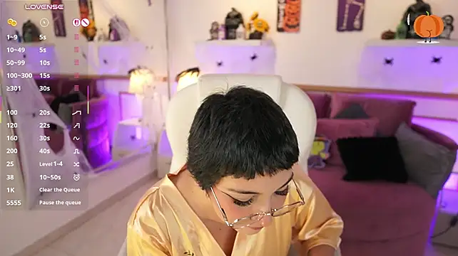 XXX chat uživo modela RogueRaveen