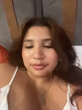 MiahJones_'s Live Chat Room