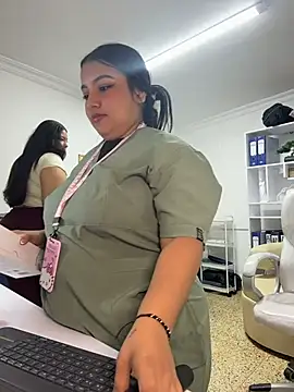 Mia_roussee_: διαδικτυακό σόου στην κάμερα