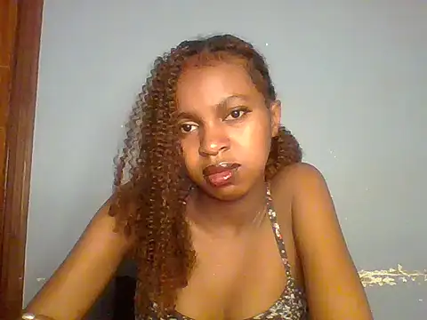 Sweet-creme's Live XXX Chat