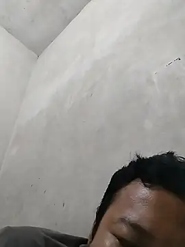 Pertunjukan Kamera Web TriaEru69