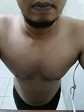Riu696 在線直播表演