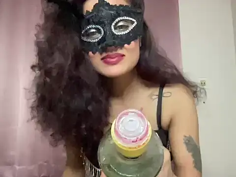 ScarletSeductive Adlı Modelin Canlı XXX Sohbeti