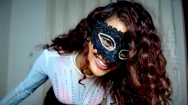 ScarletSeductive Adlı Modelin Canlı XXX Sohbeti