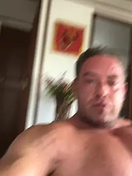 Pierre98767: διαδικτυακό σόου στην κάμερα