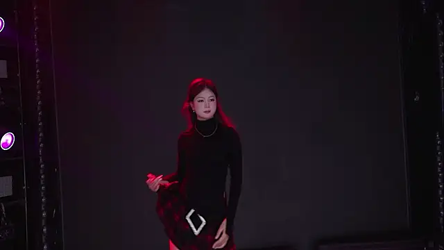 sexybaby-99 网络视讯表演