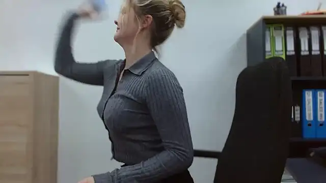 Alex_Louise_98 网络视讯表演