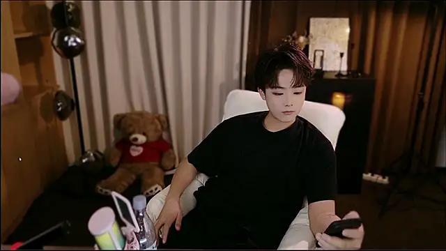 CaiYizhixun's Webcam Show