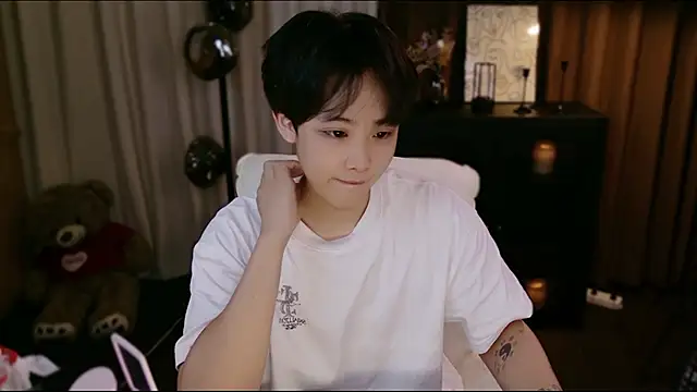 CaiYizhixun's Webcam Show