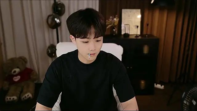 CaiYizhixun Шоу с уебкамера