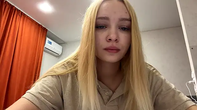 LovelyLisy Show in webcam