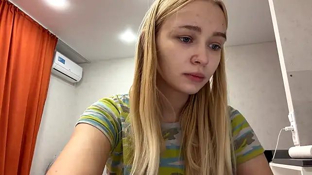 LovelyLisy Show in webcam