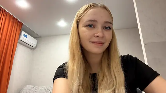 LovelyLisy Show in webcam