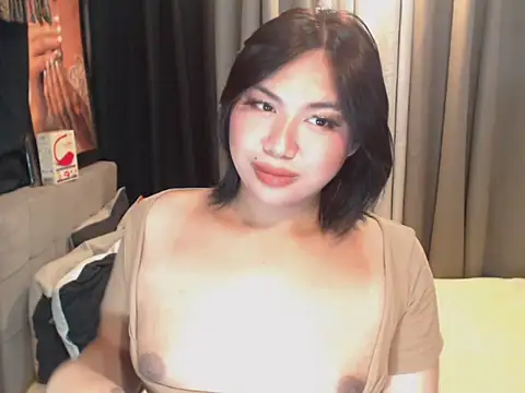 Show modela AsianHotPrecious na web-kameri