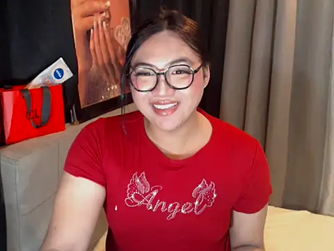 Pokazy przed kamerką – AsianHotPrecious