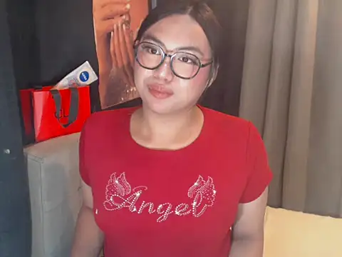 הופעת וובקאם של AsianHotPrecious