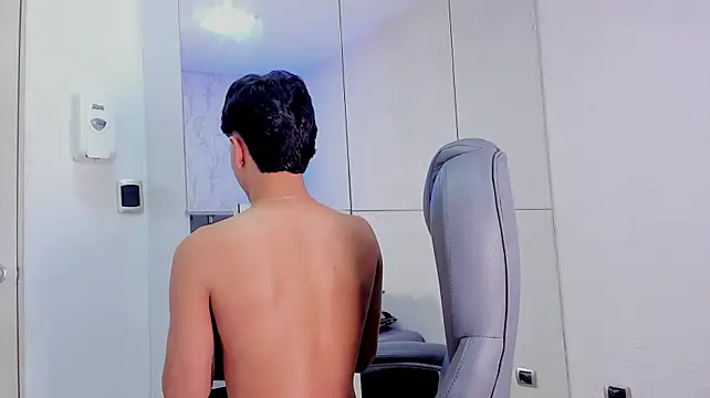 Show modela Brady_Simmons na web-kameri